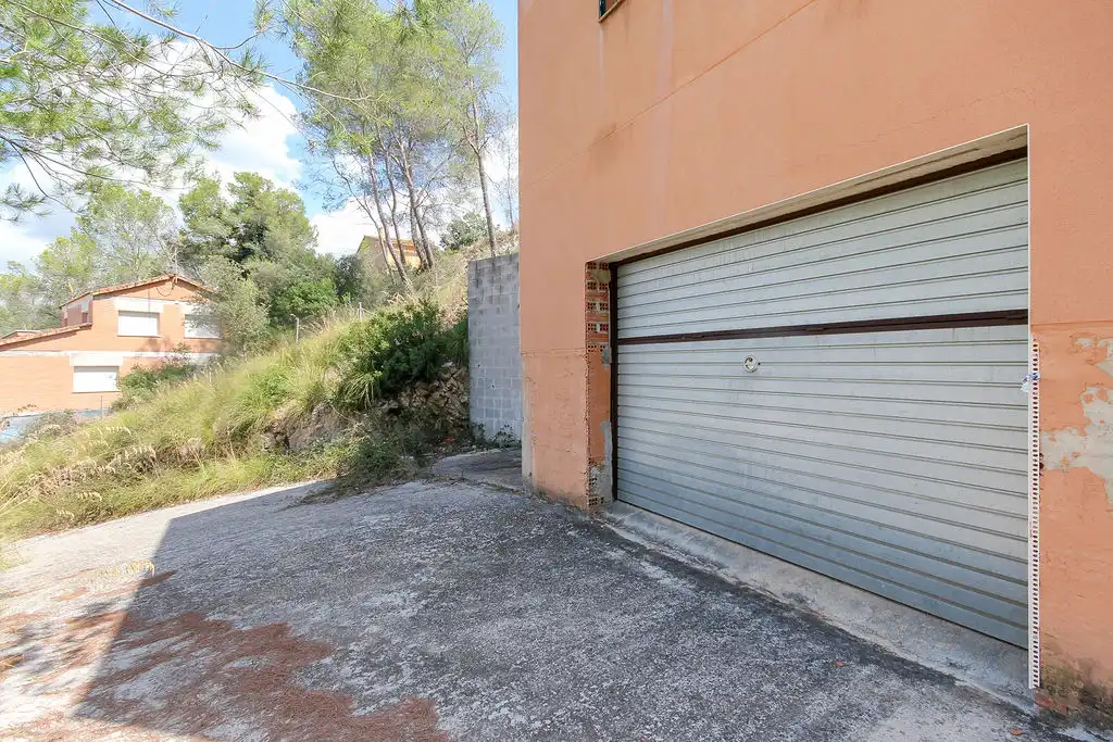 Parkplatz von Gebäude zum Verkauf in Olivella