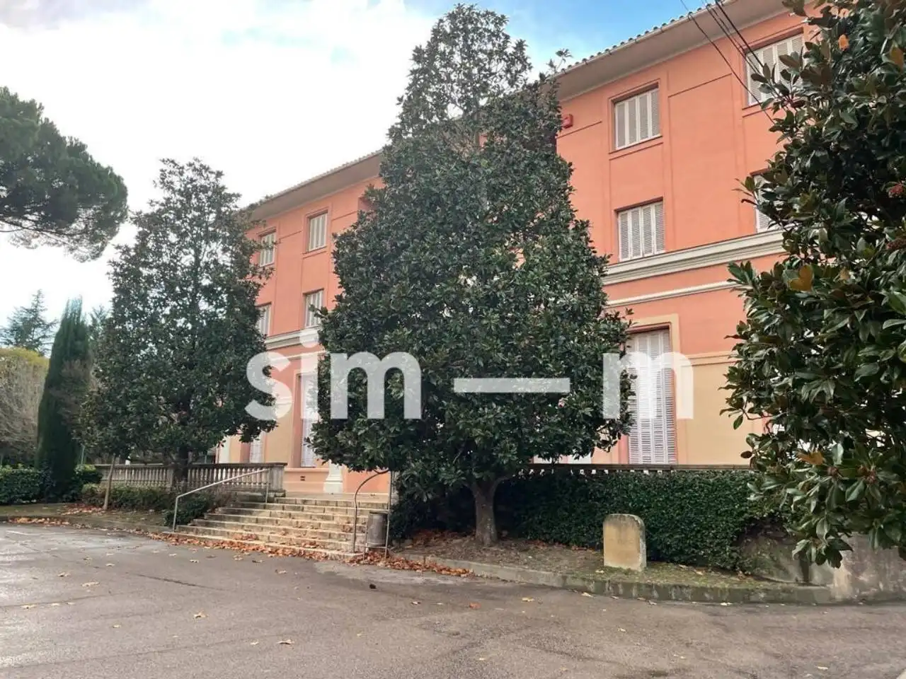Außenansicht von Gebäude zum Verkauf in Tona