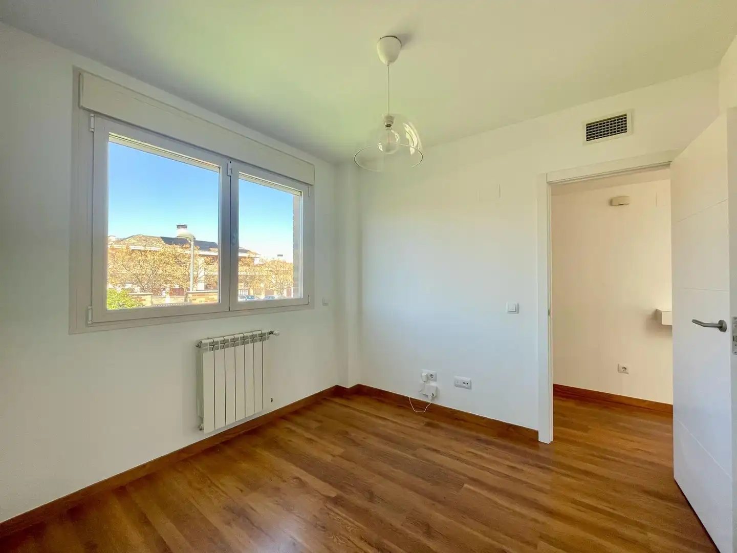 Habitación de Casa adosada de alquiler en Majadahonda con Aire acondicionado, Calefacción y Jardín privado