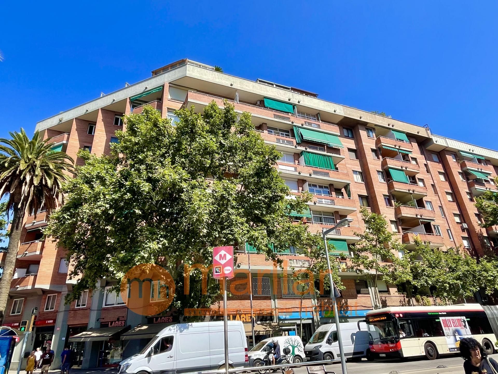 Exterior view of Flat for sale in  Barcelona Capital  with Balcony