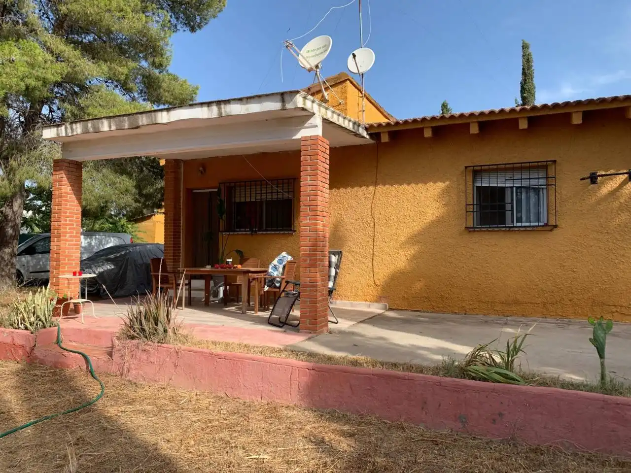 Vista exterior de Finca rústica en venda en Llíria amb Jardí privat, Terrassa i Piscina