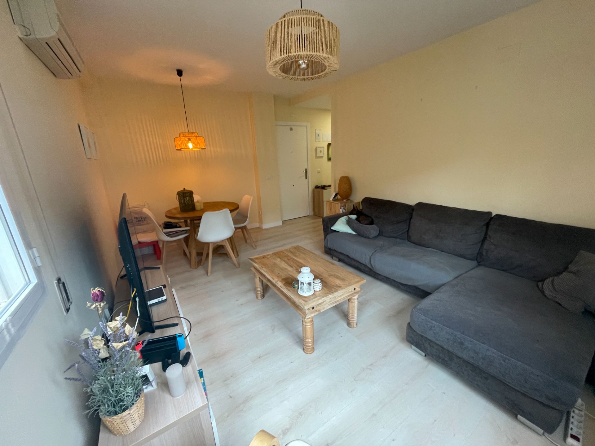 Living room of Flat for sale in San Sebastián de los Reyes  with Air Conditioner, Heating and Storage room