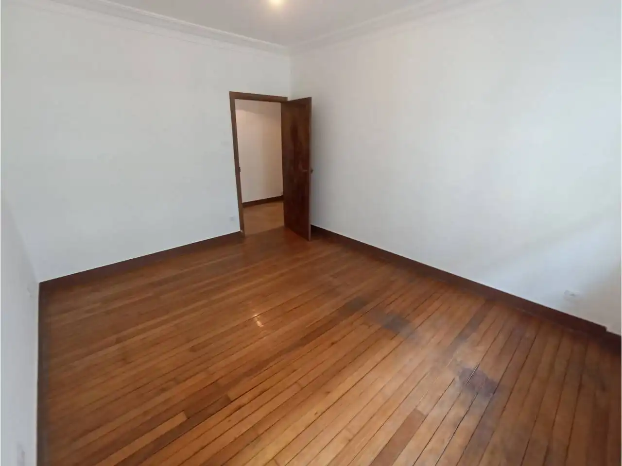 Bedroom of Flat for rent in Santiago de Compostela   with Parquet flooring, Terrace and Alarm