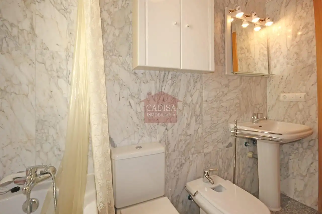 Bathroom of Flat for rent in Salamanca  with Heating, Storage room and Furnished