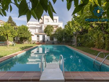 Maison jumelée avec balcon à vendre à Calle de Almajara 27
