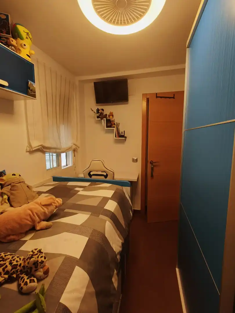 Bedroom of Flat for sale in Córdoba  with Air Conditioner and Oven