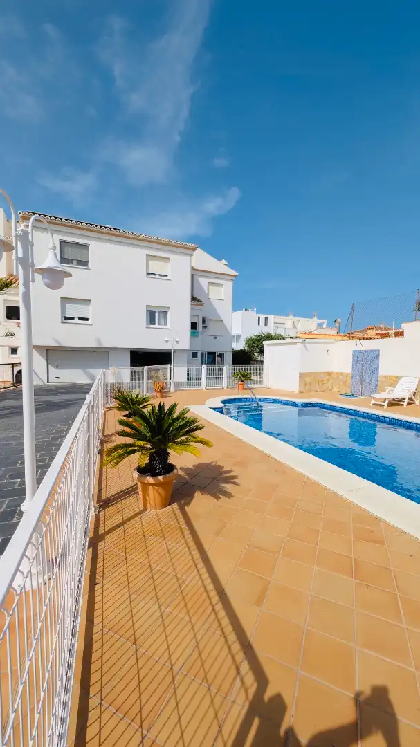 Piscina de Casa o xalet en venda en Oliva amb Aire condicionat, Calefacció i Jardí privat