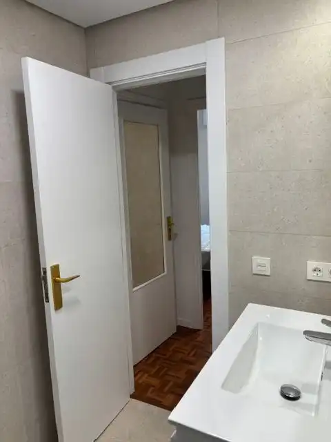 Badezimmer von Wohnungen zur Miete in  Pamplona / Iruña mit Heizung, Parkett und Terrasse
