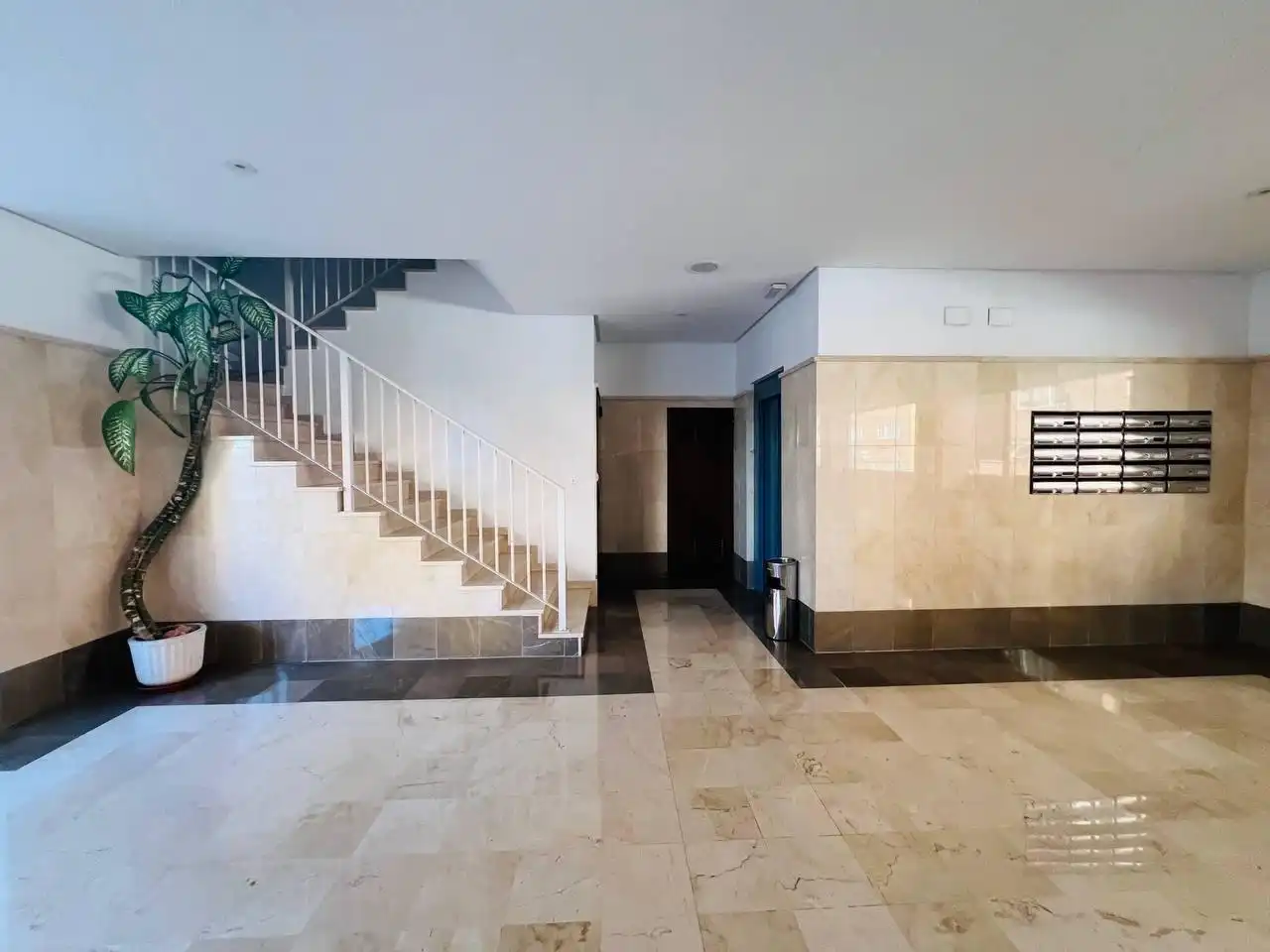 Piso en venta en Alicante / Alacant con Jardín privado, Terraza y Trastero