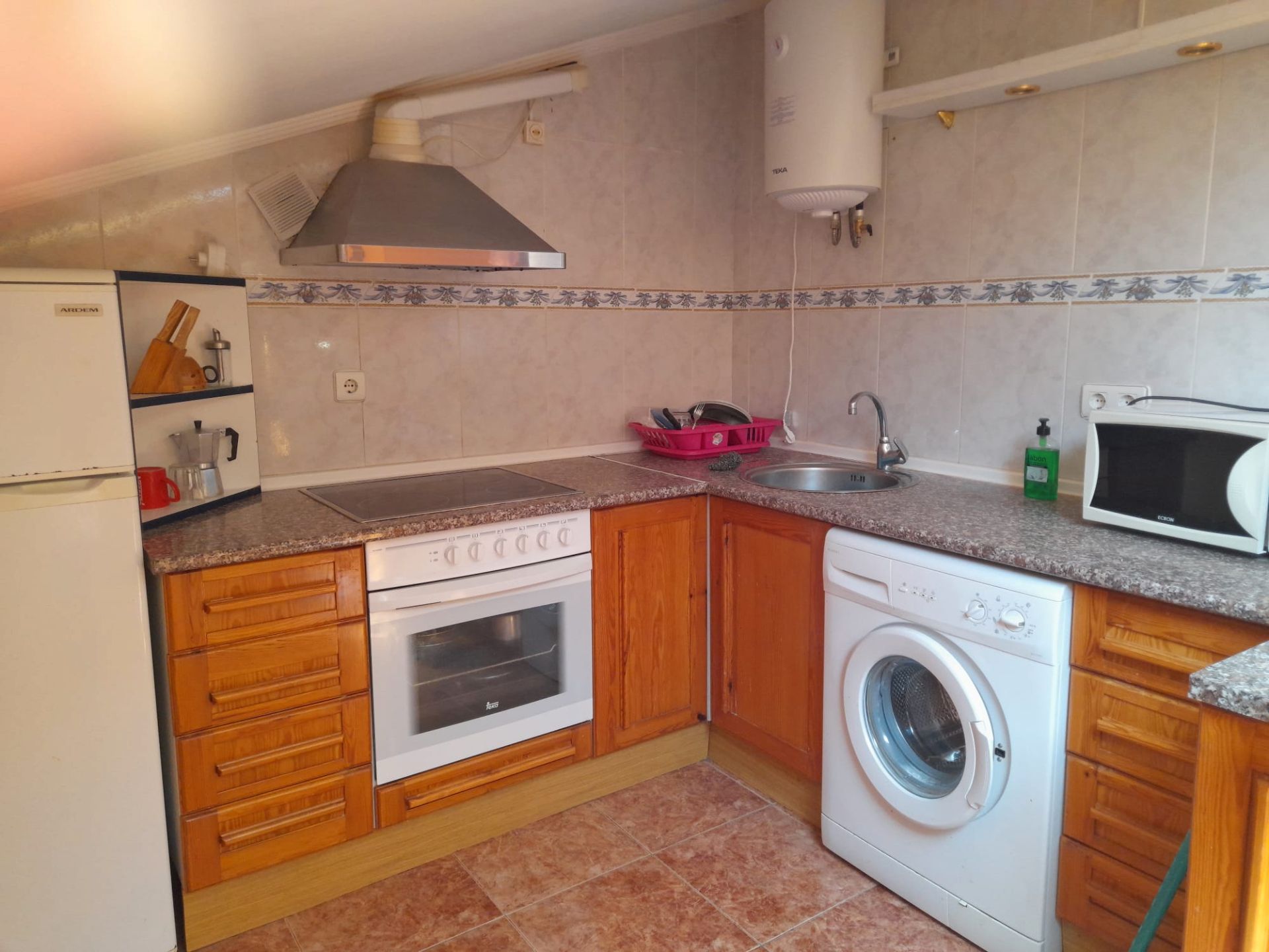 Küche von Dachboden zum verkauf in Medina de Pomar mit Möbliert, Ofen und Waschmaschine