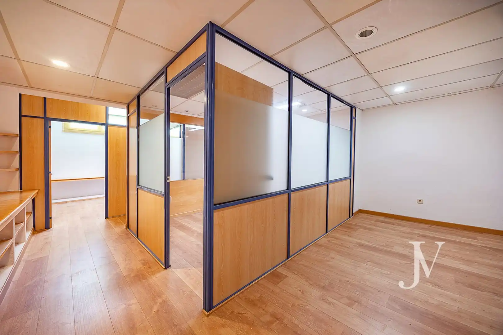 Office for sale in Madrid  with Air Conditioner, Heating and Internet