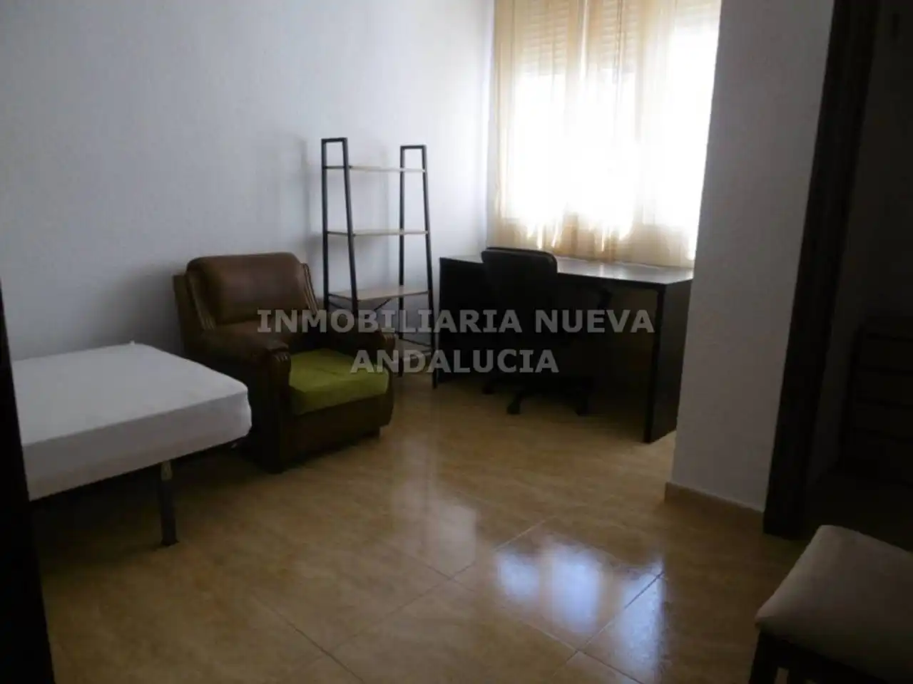 Habitación de Piso de alquiler en Almería con Terraza y Amueblado