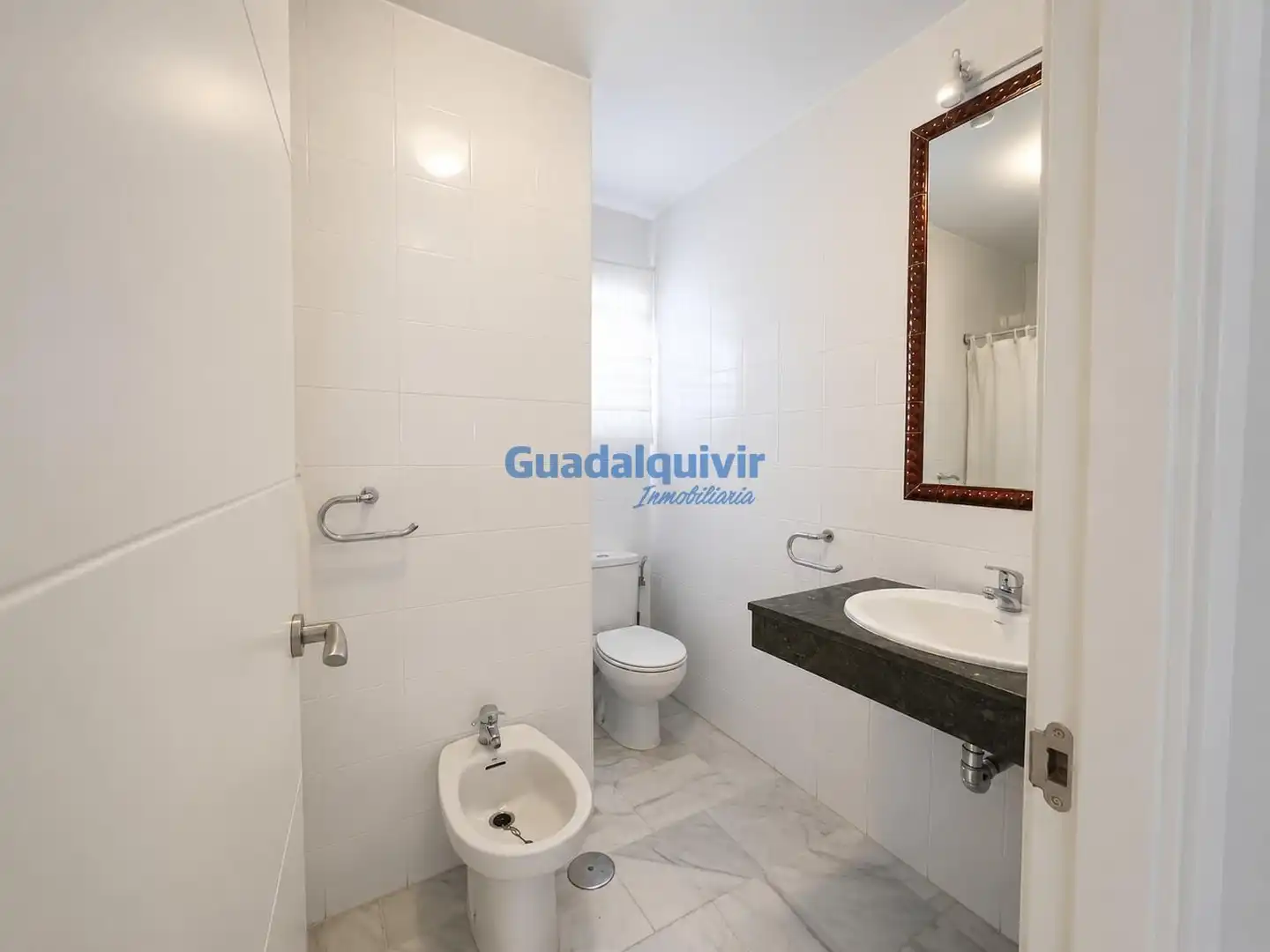 Bathroom of Flat for sale in Sevilla  with Air Conditioner, Terrace and Storage room