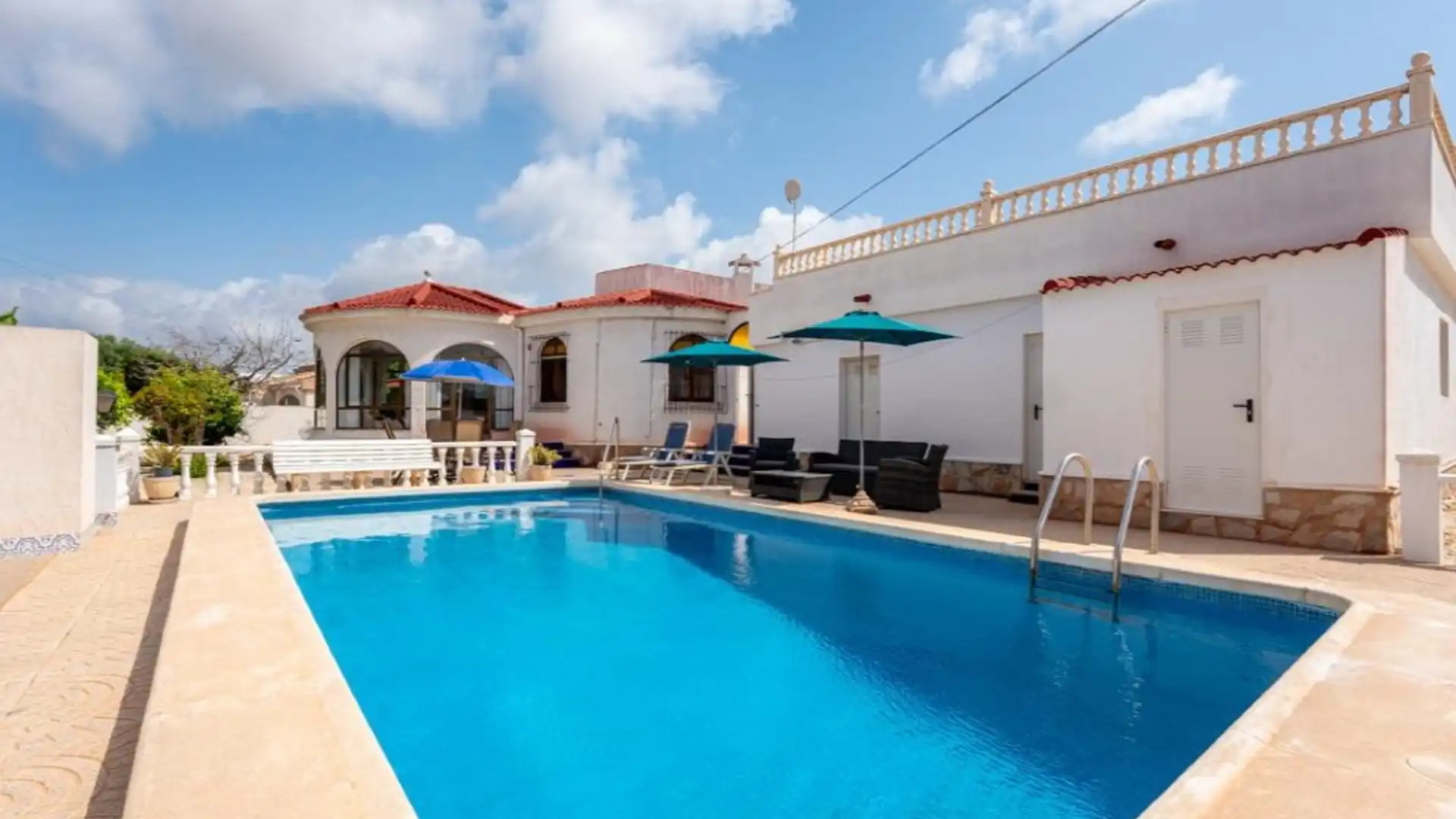 Piscina de Casa o xalet en venda en Torrevieja amb Aire condicionat, Piscina i Moblat