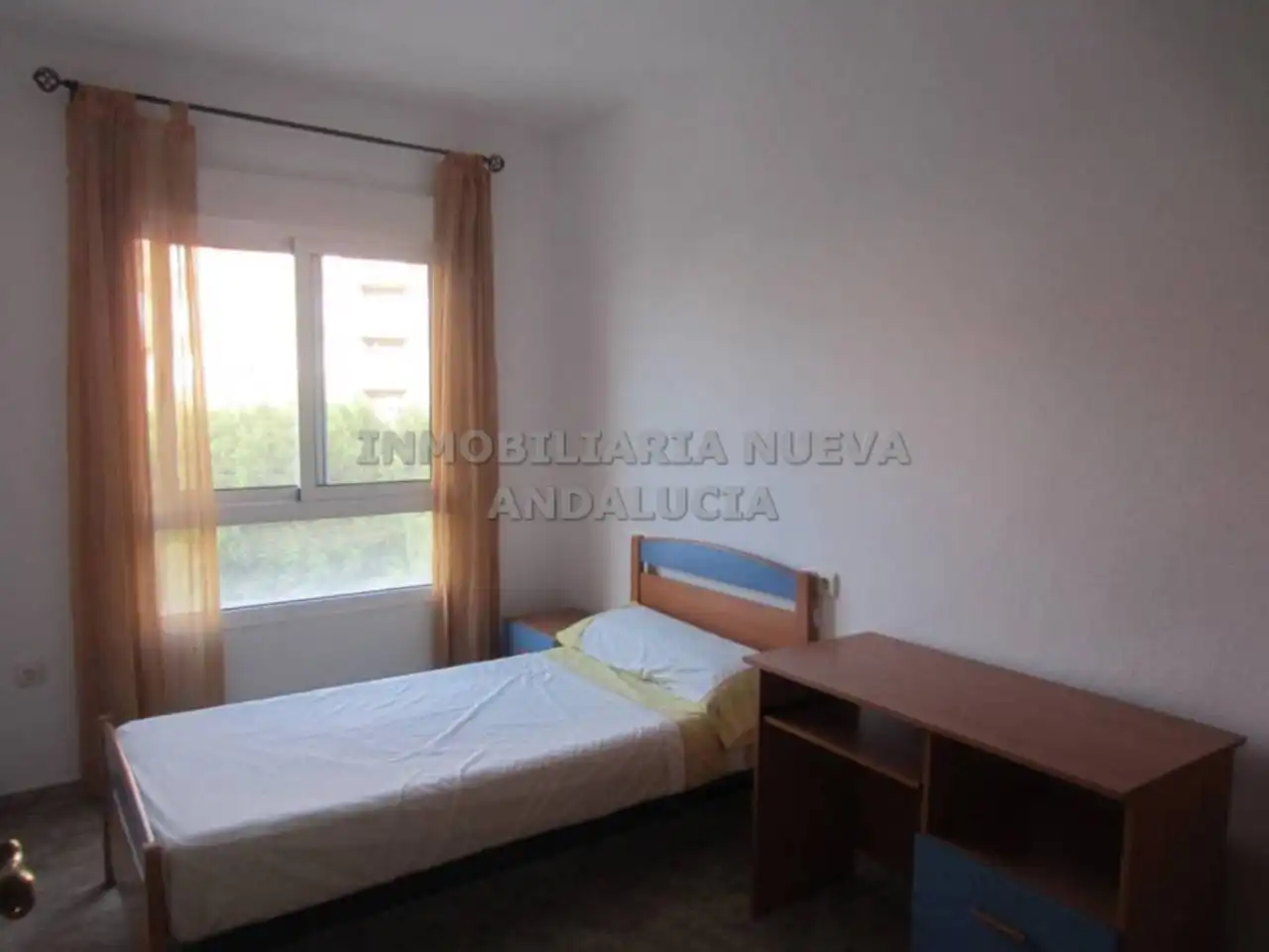 Habitación de Piso de alquiler en Almería con Amueblado