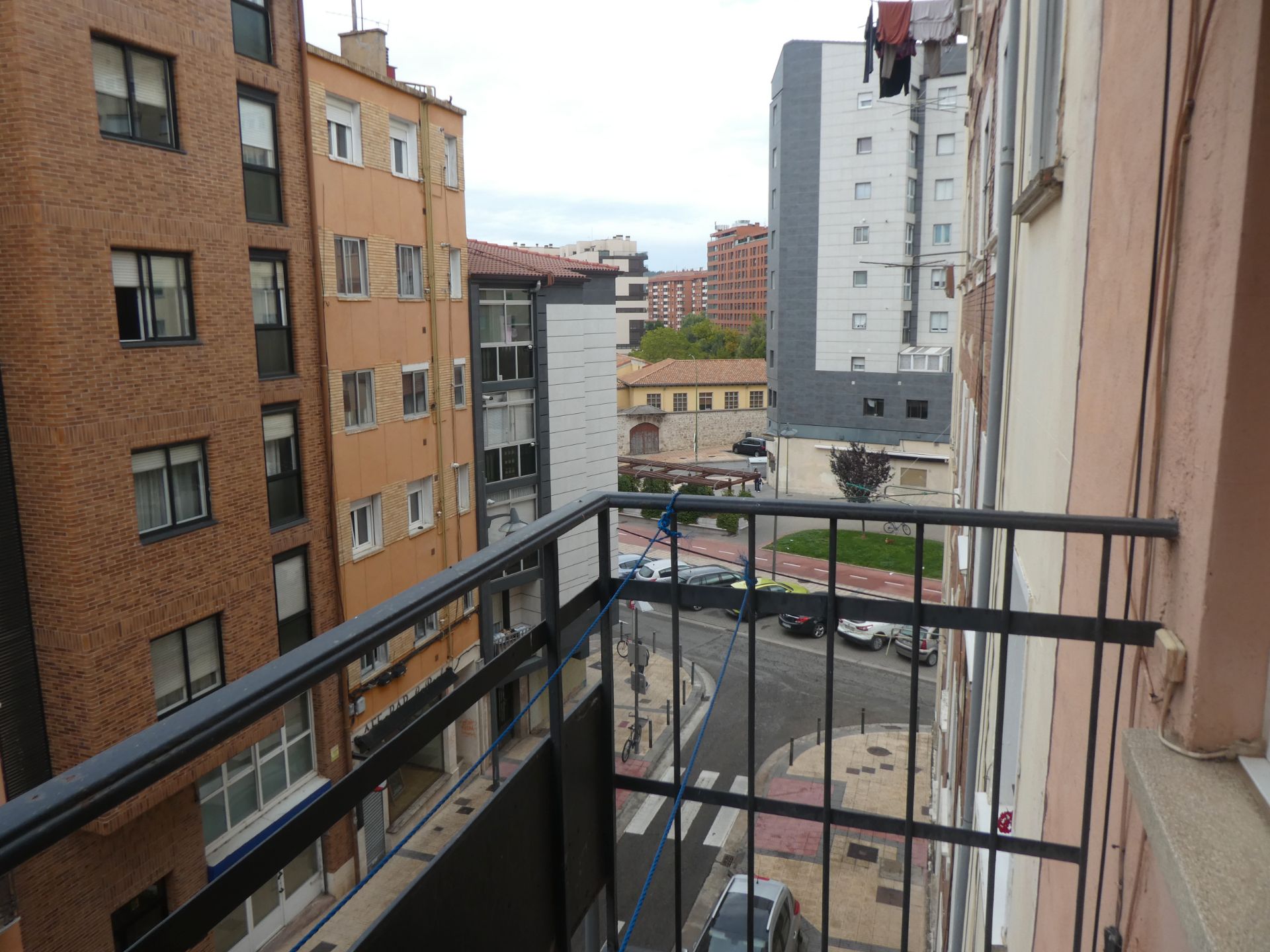 Vista exterior de Piso en venta en Burgos Capital con Calefacción, Terraza y Trastero