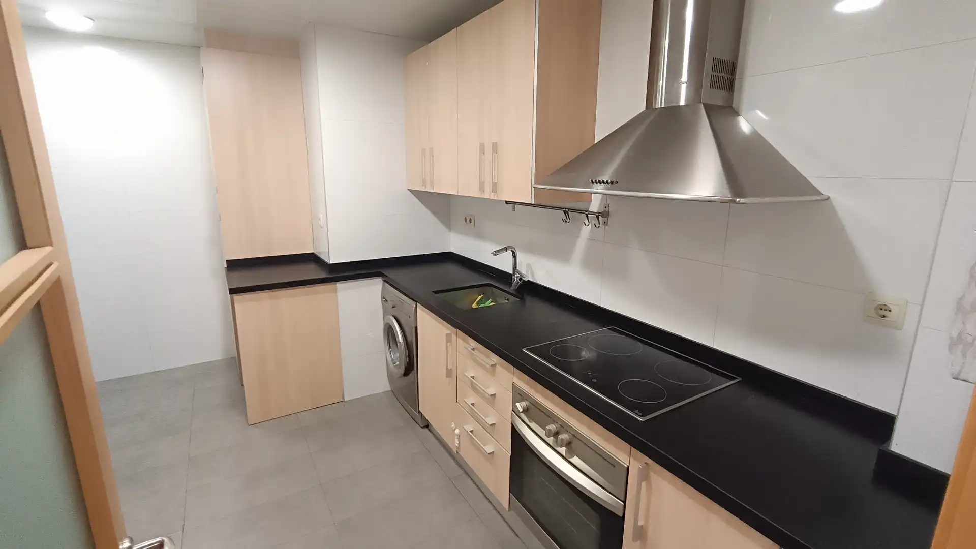 Küche von Wohnung zum Verkauf in Cornellà de Llobregat mit Klimaanlage, Heizung und Parkett