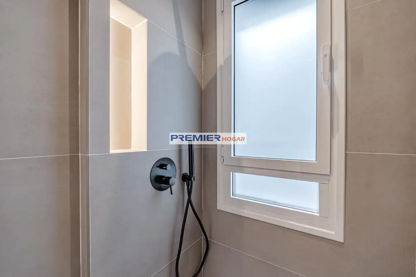 Bany de Pis en venda en Madrid amb Aire condicionat, Calefacció i Terrassa