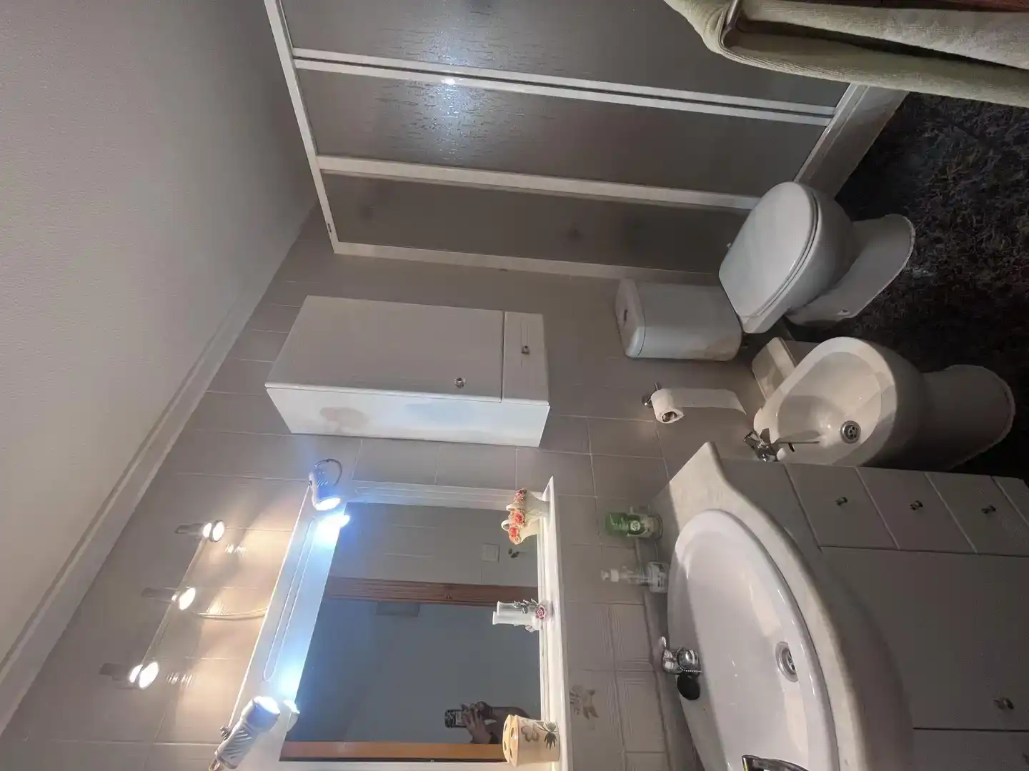 Baño de Piso de alquiler en Elche / Elx con Amueblado y Balcón