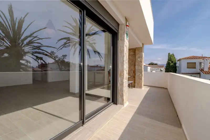 Terrace of Attic for sale in Empuriabrava  with Air Conditioner, Heating and Private garden