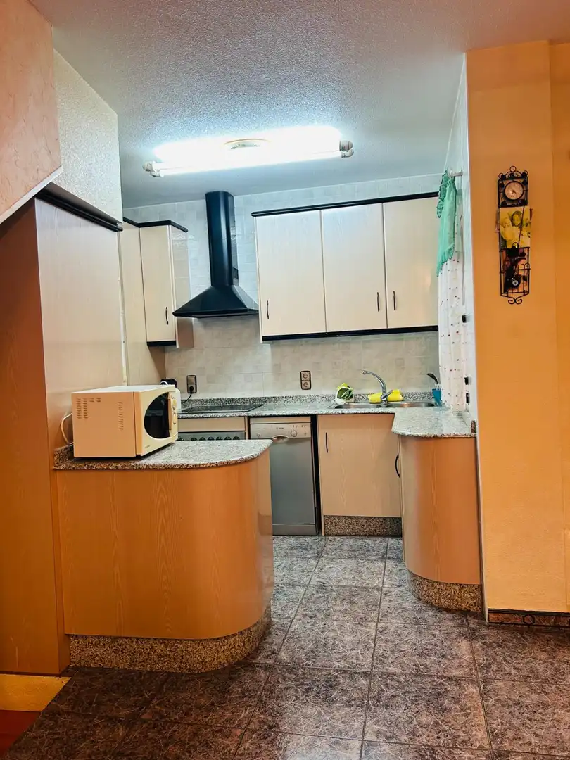 Cuina de Casa o xalet en venda en Los Alcázares amb Aire condicionat, Terrassa i Moblat
