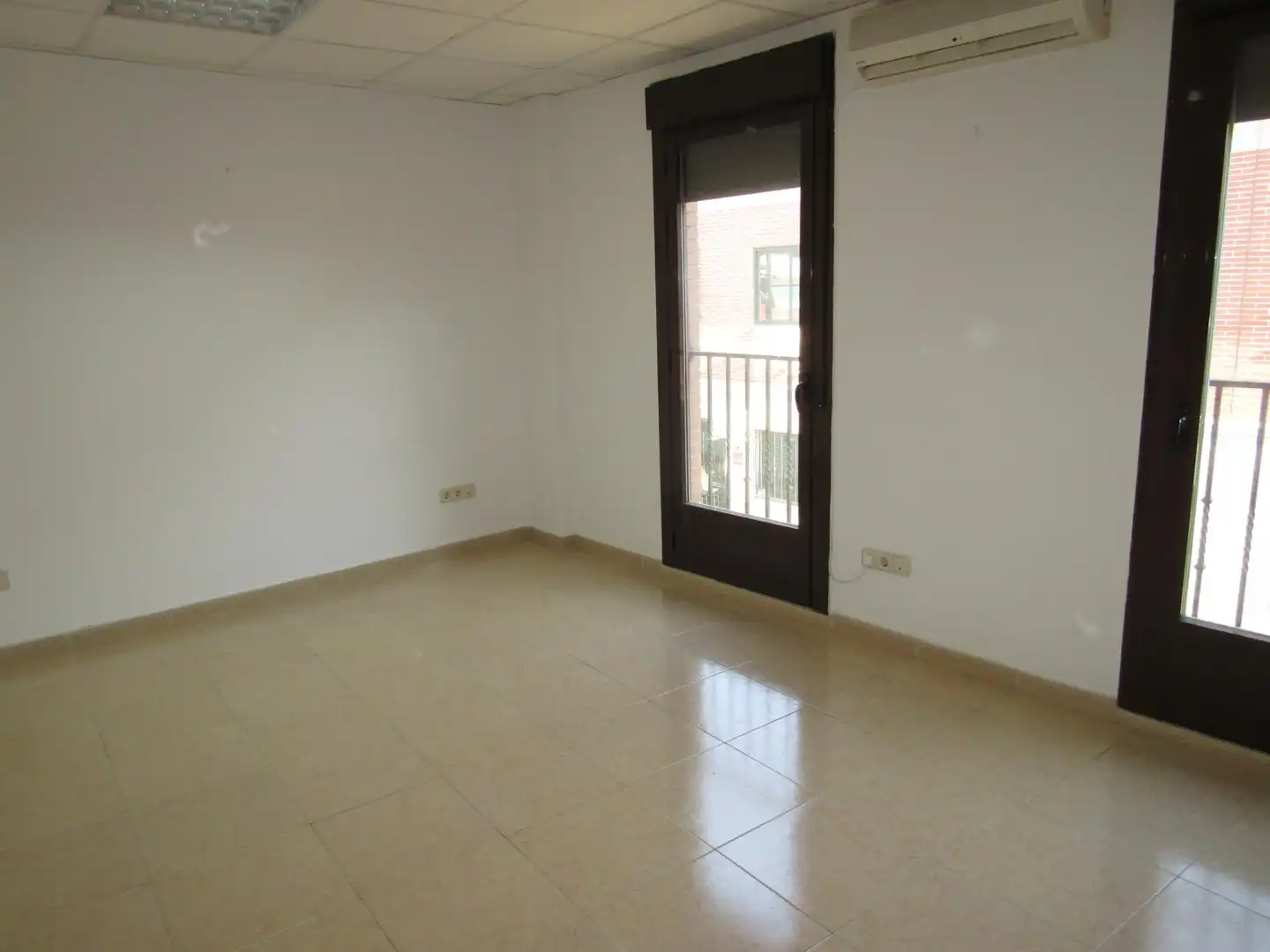 Office for rent in Veredillas