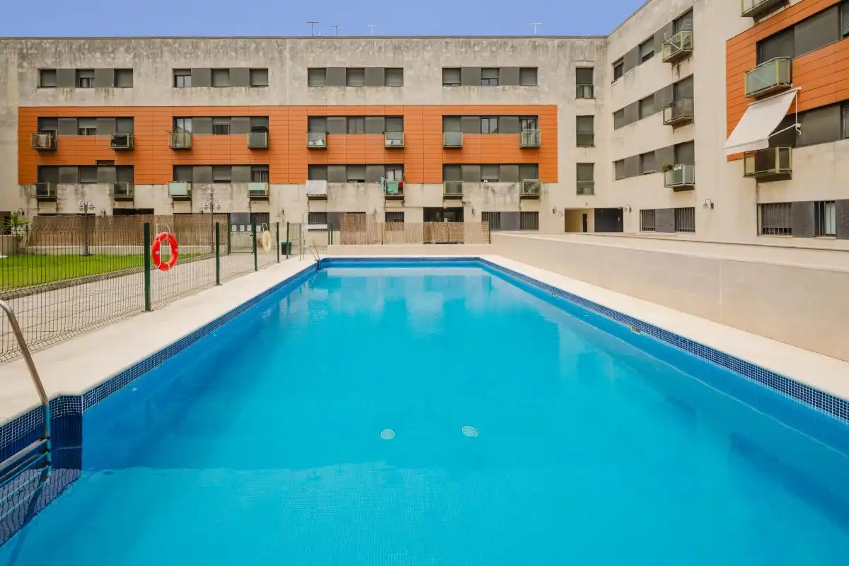 Piscina de Pis en venda en Camas amb Aire condicionat, Calefacció i Piscina