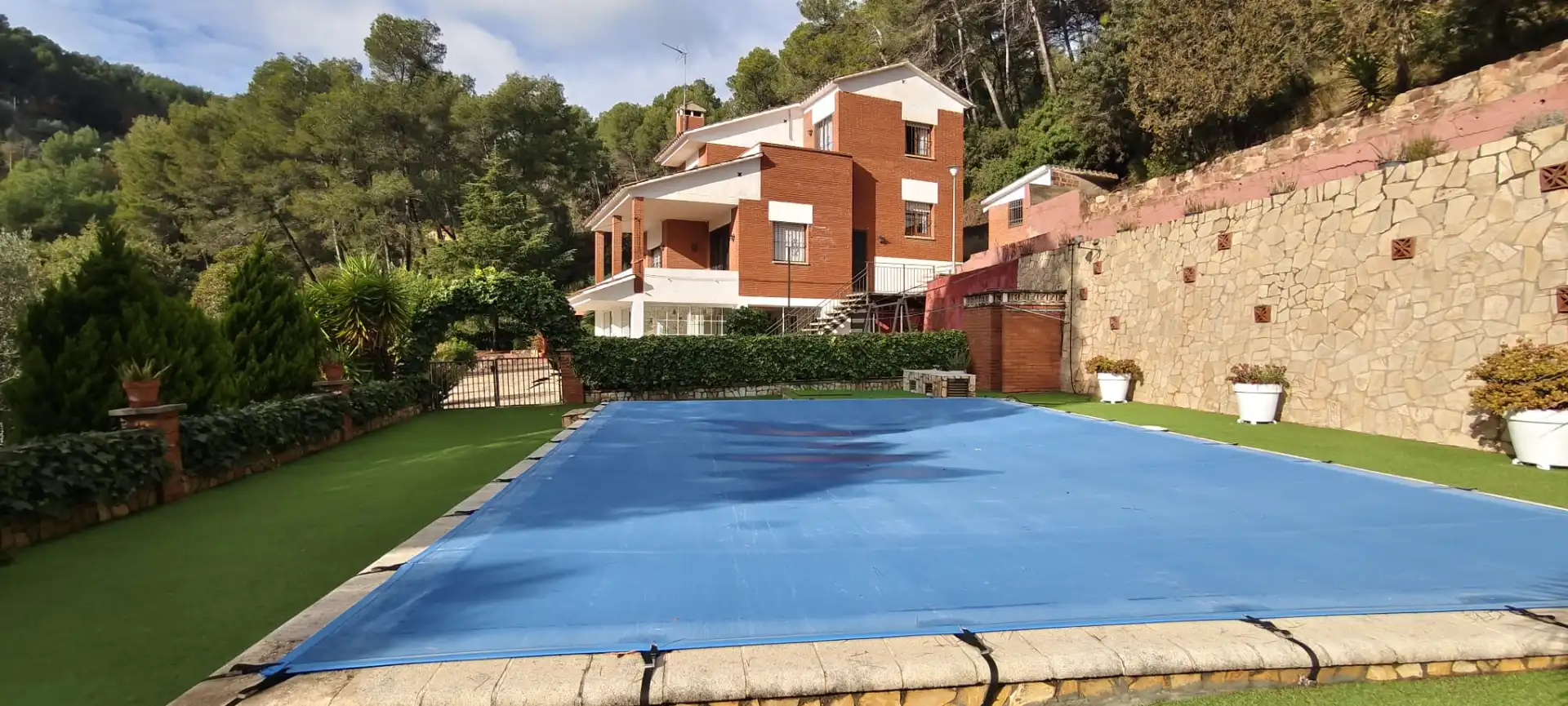 Piscina de Casa o xalet en venda en Cervelló amb Jardí privat, Terrassa i Piscina