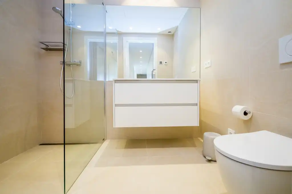 Baño de Planta baja en venta en Castell d'Aro, Platja d'Aro i s'Agaró con Aire acondicionado, Calefacción y Jardín privado