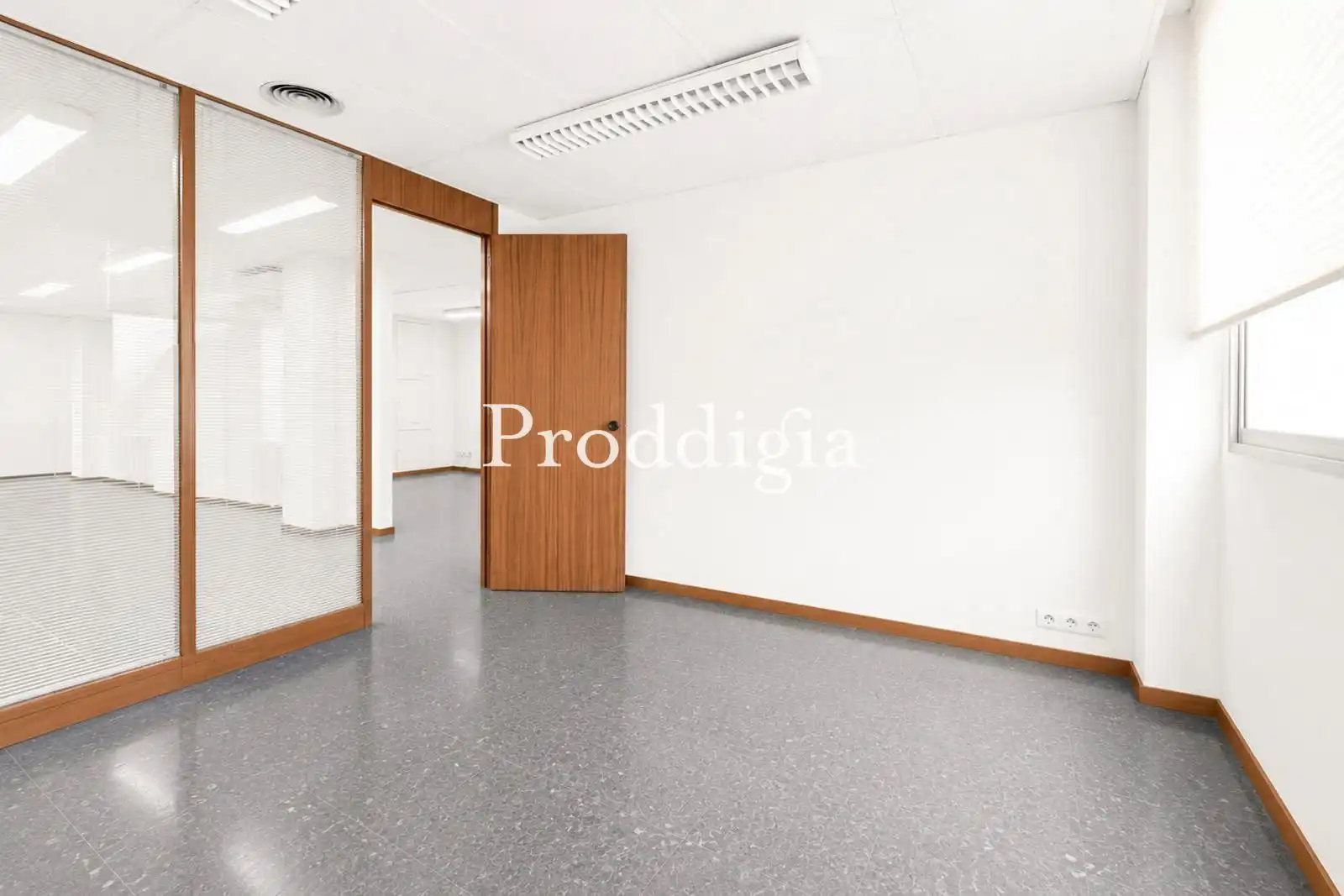 Office for rent in Barcelona  with Air Conditioner and Internet