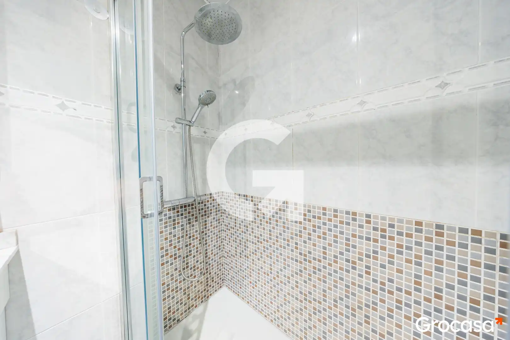 Bathroom of Houses for sale in Terrassa  with Air Conditioner, Heating and Terrace