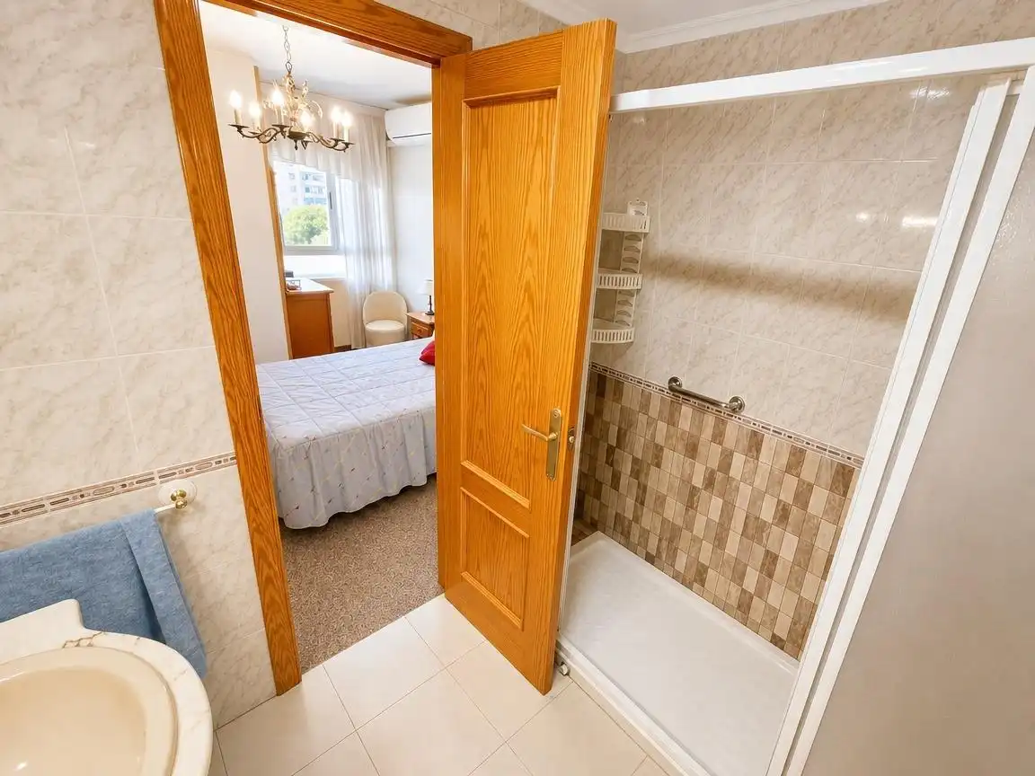 Baño de Piso en venta en Alicante / Alacant con Aire acondicionado, Calefacción y Trastero