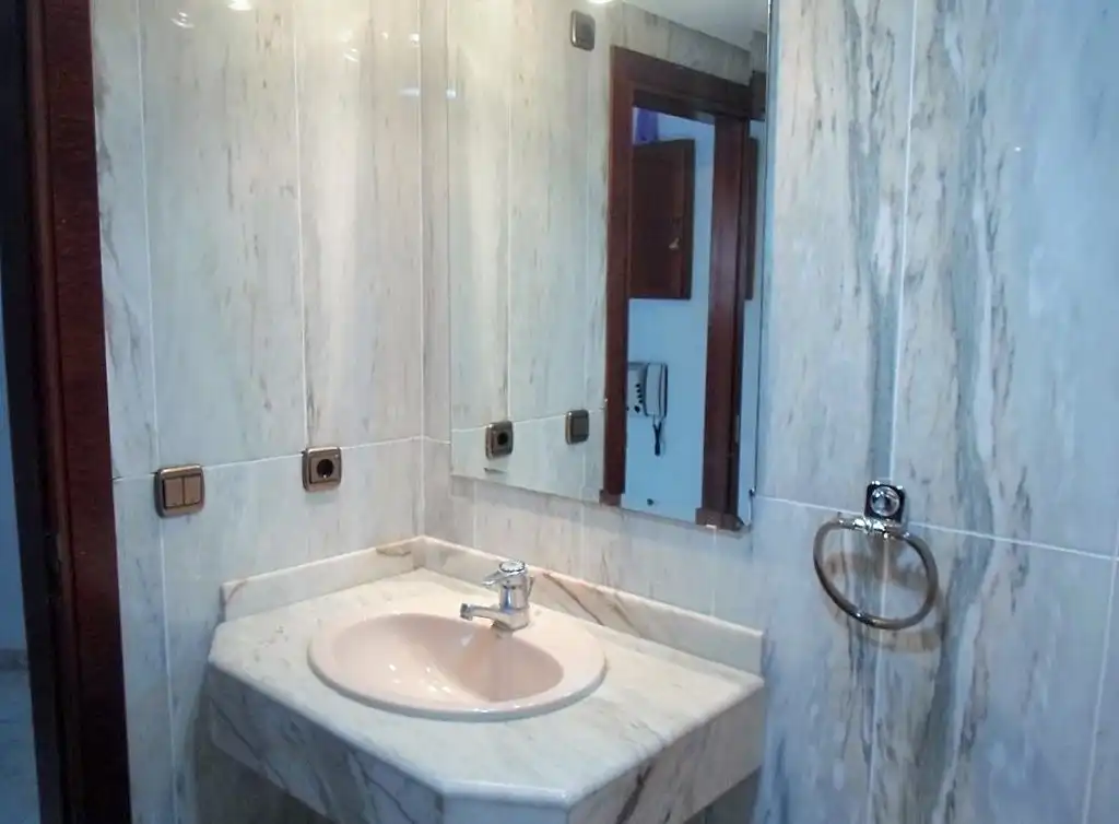 Baño de Piso de alquiler en Valencia con Aire acondicionado, Calefacción y Amueblado
