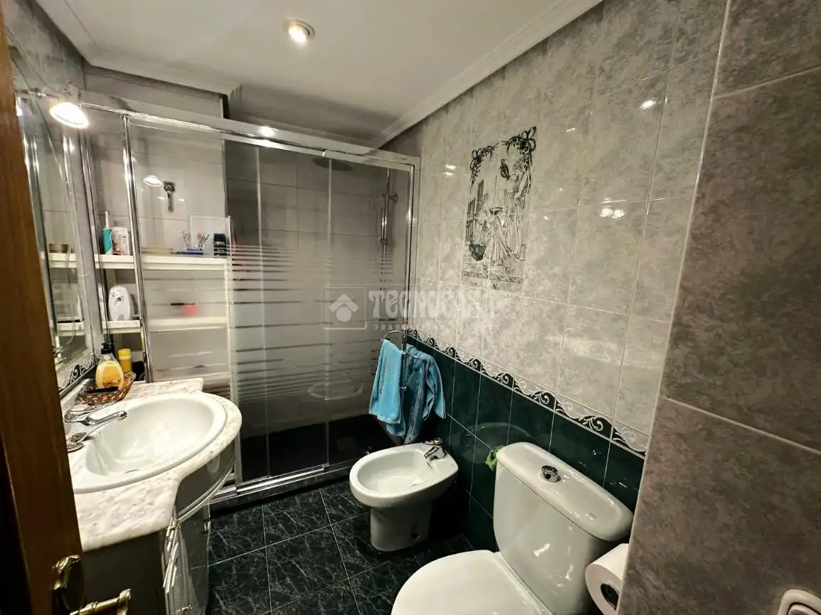 Baño de Piso en venta en Parla con Calefacción y Amueblado
