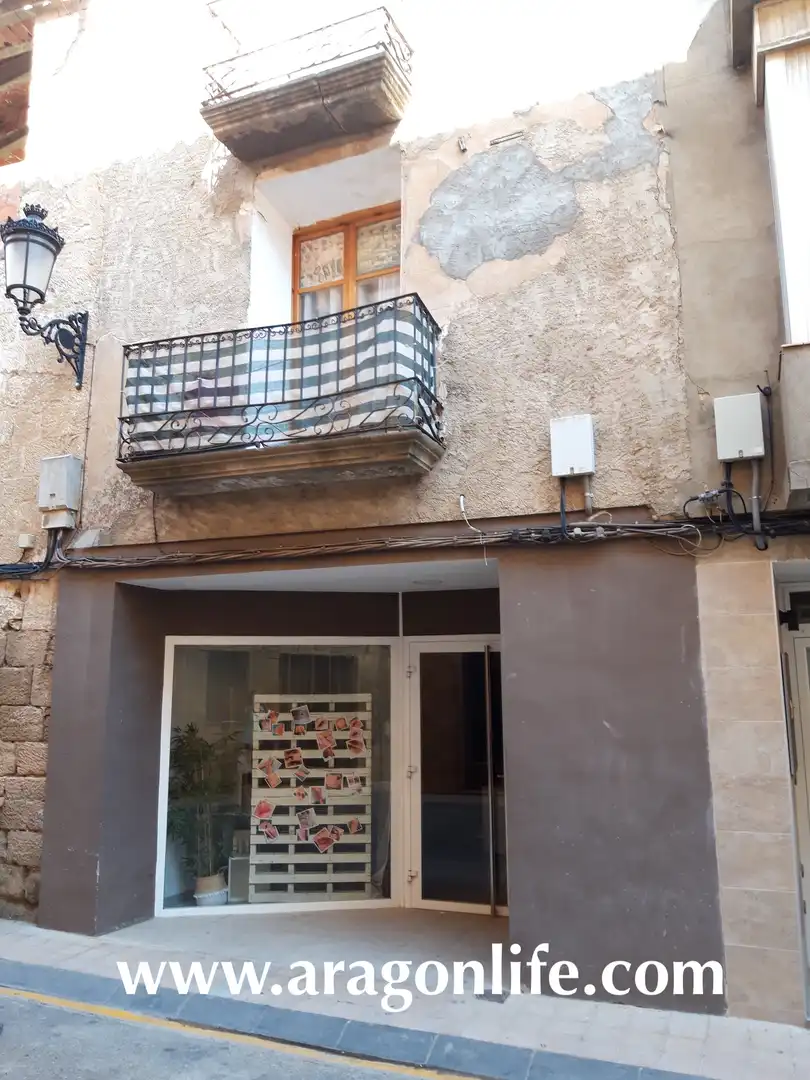 Vista exterior de Casa o xalet en venda en Maella amb Moblat, Forn i Balcó