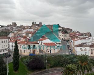 Vista exterior de Àtic en venda en Cáceres Capital amb Aire condicionat, Calefacció i Traster