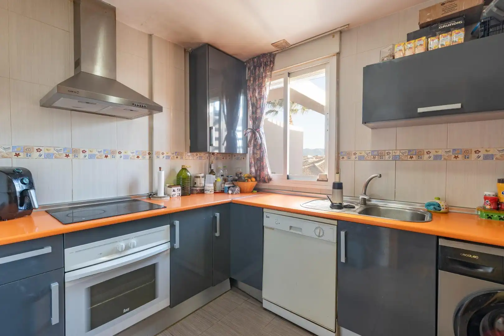 Kitchen of Attic for sale in Churriana de la Vega  with Air Conditioner, Terrace and Storage room