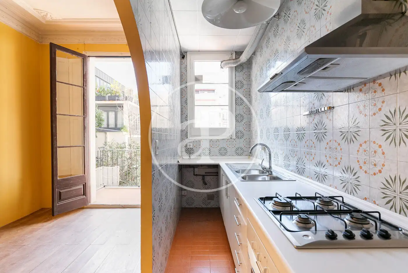 Cocina de Piso en venta en Barcelona con Calefacción y Balcón