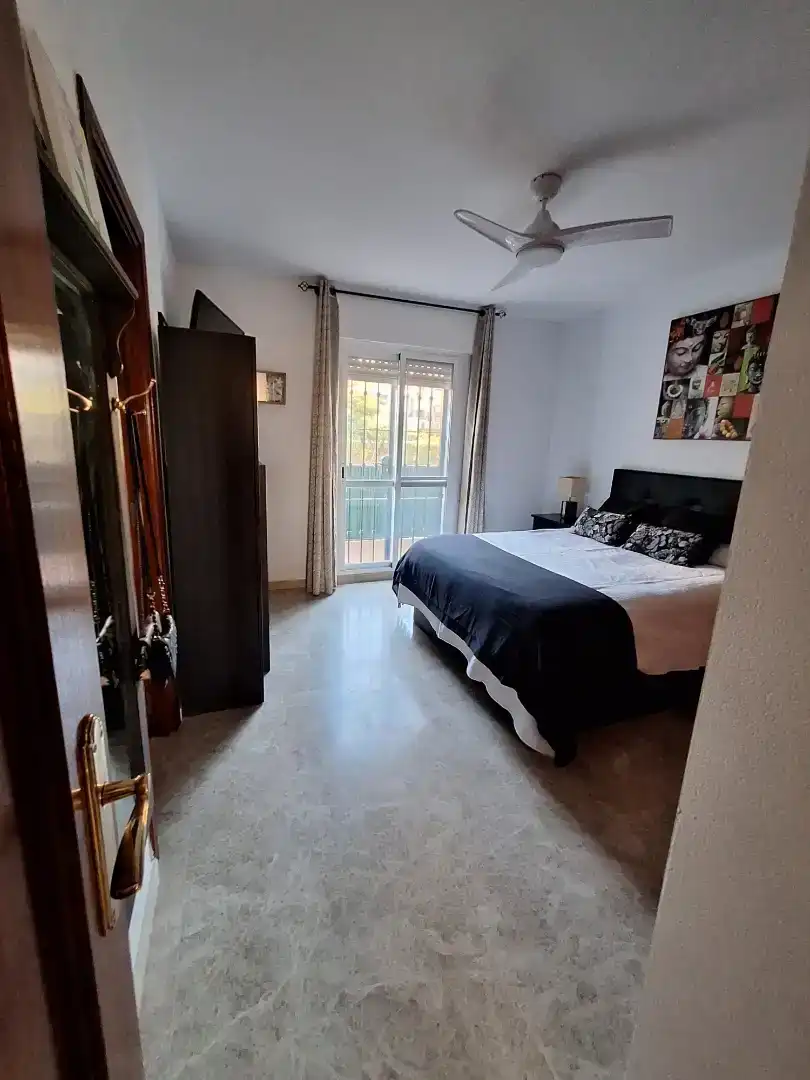 Habitación de Casa adosada en venta en Marbella con Jardín privado, Balcón y Piscina comunitaria