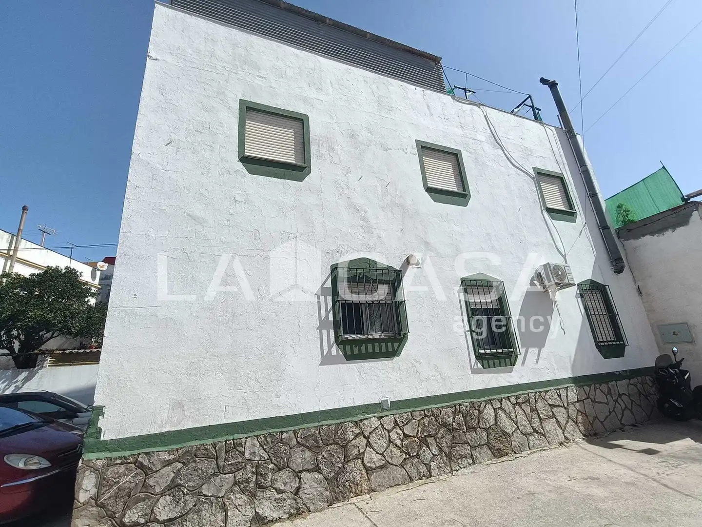 Vista exterior de Casa o xalet en venda en Algeciras amb Terrassa i Traster