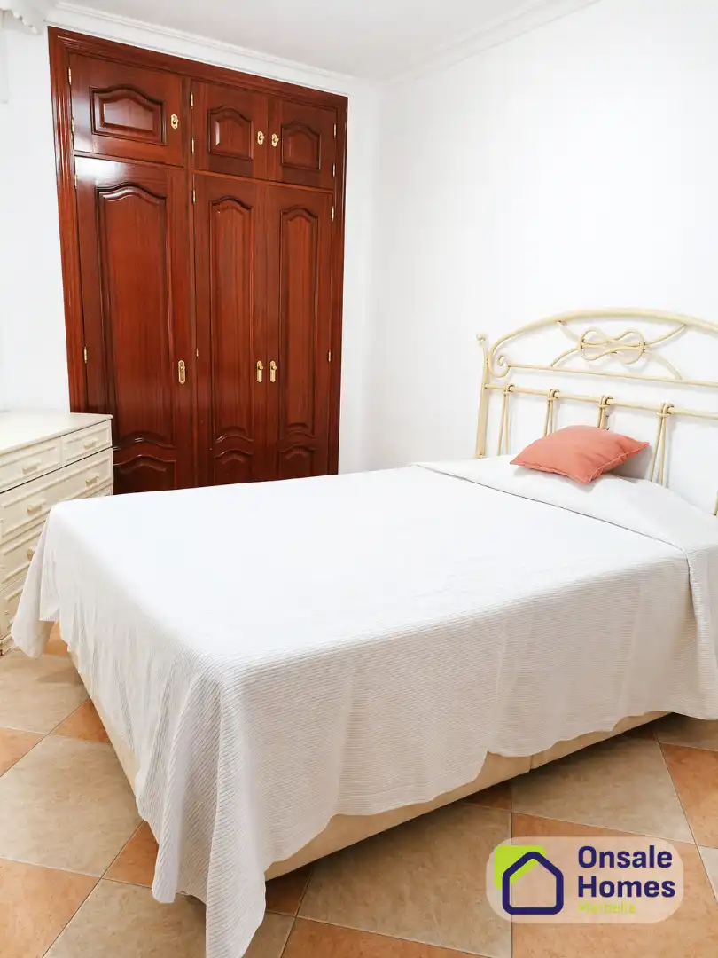 Bedroom of Flat for sale in Marbella  with Heating, Terrace and Washing machine
