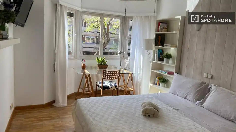 Habitación de Piso de alquiler en Madrid con Aire acondicionado, Calefacción y Amueblado