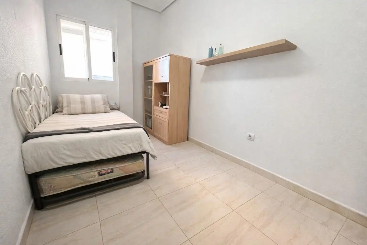 Schlafzimmer von Erdgeschoss zum Verkauf in Águilas mit Klimaanlage, Heizung und Privatgarten