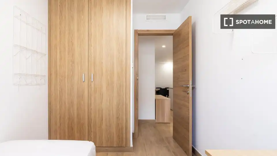 Bedroom of Flat for share in Burjassot  with Air Conditioner, Heating and Furnished