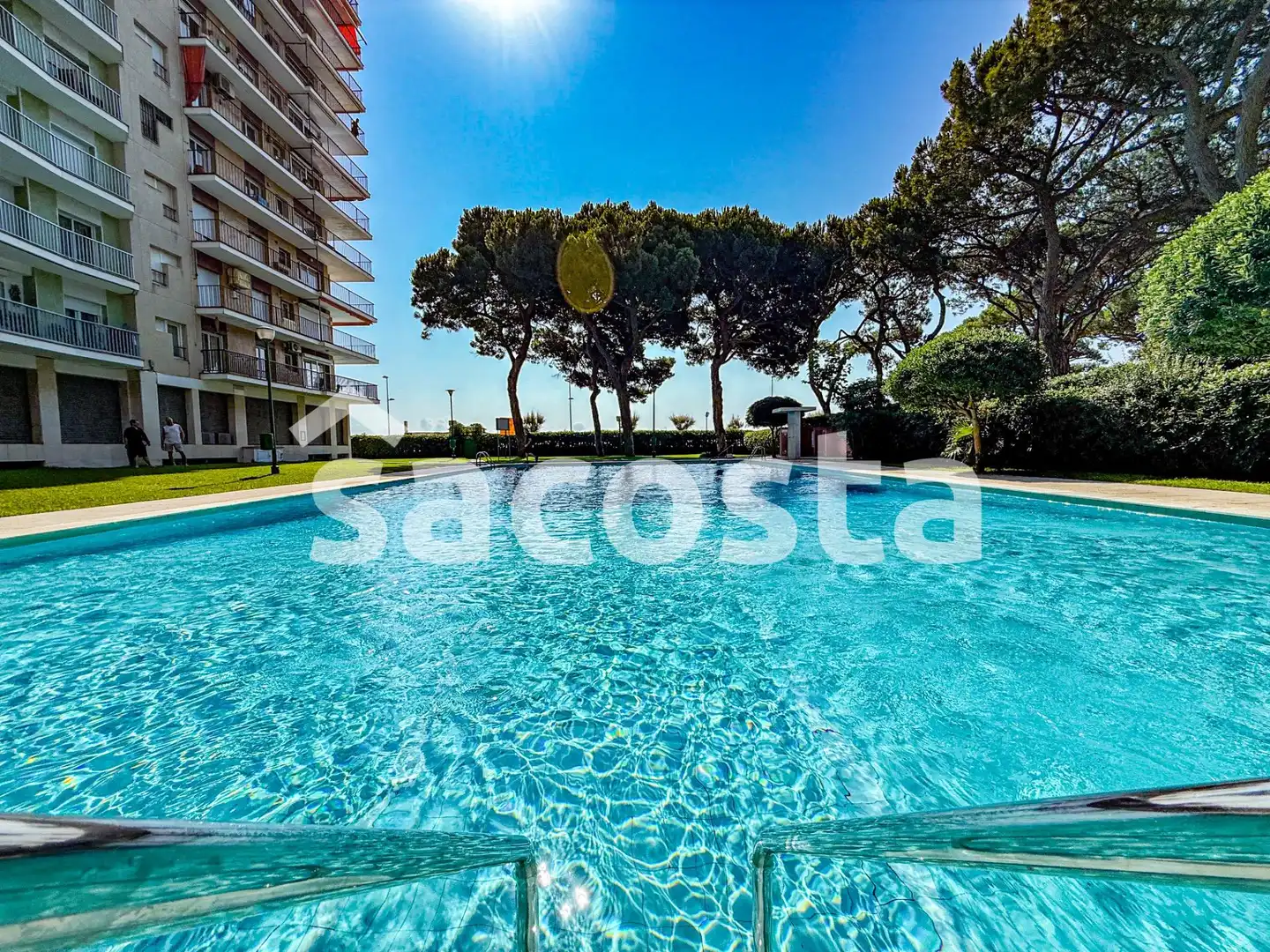 Piscina de Pis en venda en Blanes amb Aire condicionat, Terrassa i Balcó
