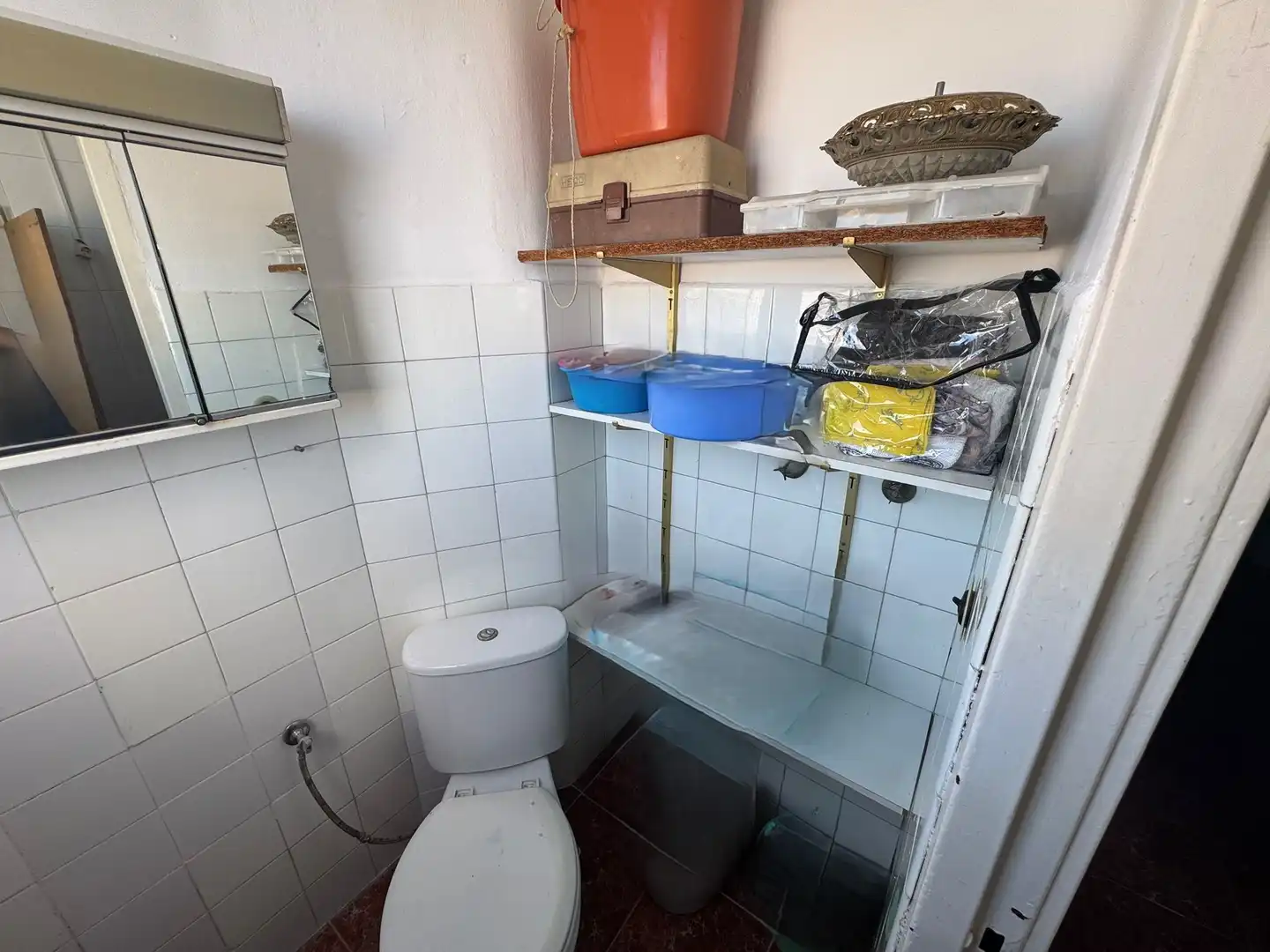Bathroom of Flat for sale in Sevilla  with Terrace and Storage room