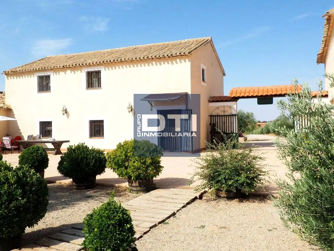 Vista exterior de Finca rústica en venta en Munera con Piscina y Piscina comunitaria
