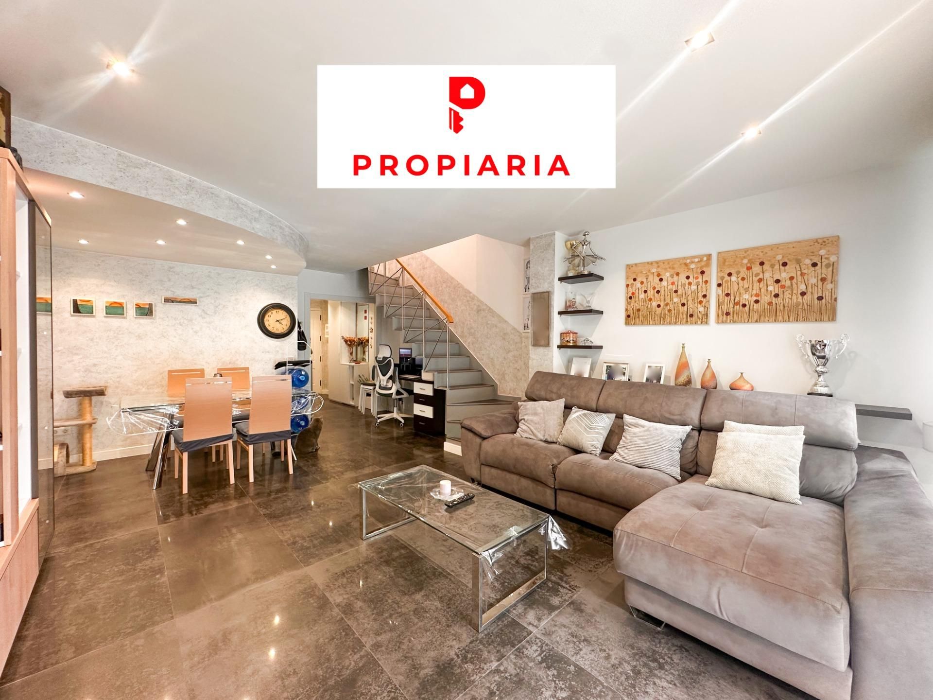 Exterior view of Duplex for sale in Sant Vicenç Dels Horts  with Air Conditioner, Heating and Parquet flooring