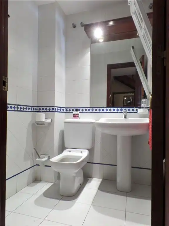 Badezimmer von Maisonette zum Verkauf in Fuengirola mit Klimaanlage, Terrasse und Gemeinschaftspool