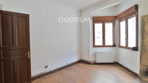 Foto 3 de Piso en venta en Alhóndiga, Bizkaia